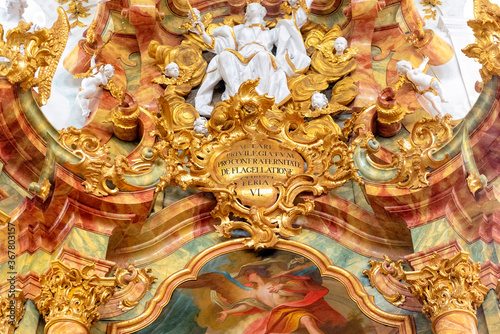 Detailansicht der Deckenkonstruktion der Wieskirche in Bayern