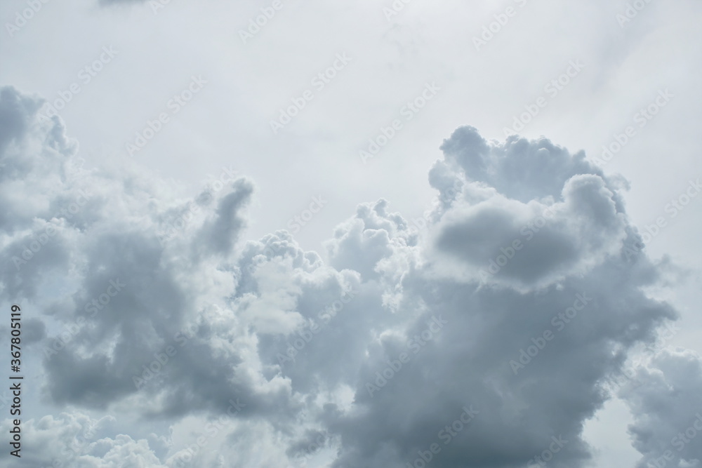 Fototapeta premium big cloud spreading on sky in sunny day