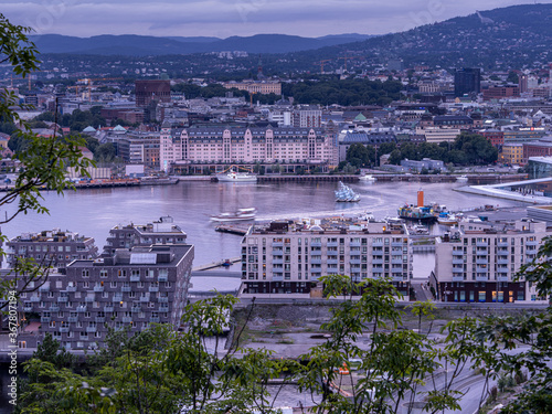 Widok na centrum Oslo z tarasu widokowego na Ekeberg