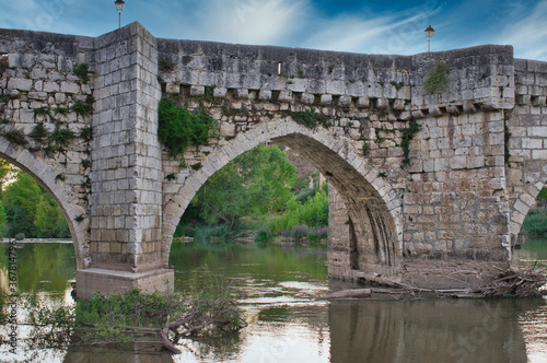 Detalle arco del puente medieval de Simancas, España © David Andres