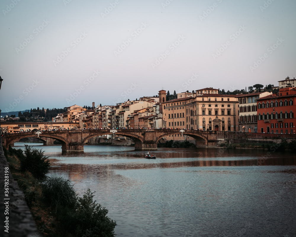 Obraz premium St Trinity Bridge in florence italy