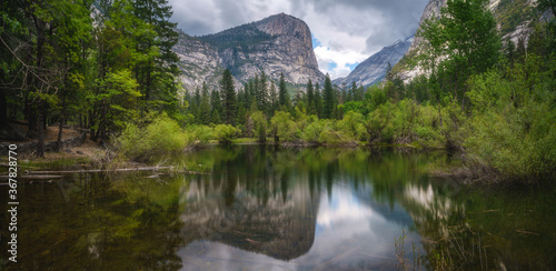 Obraz na płótnie reflections in the mirror lake, yosemite national park in california, usa w salonie