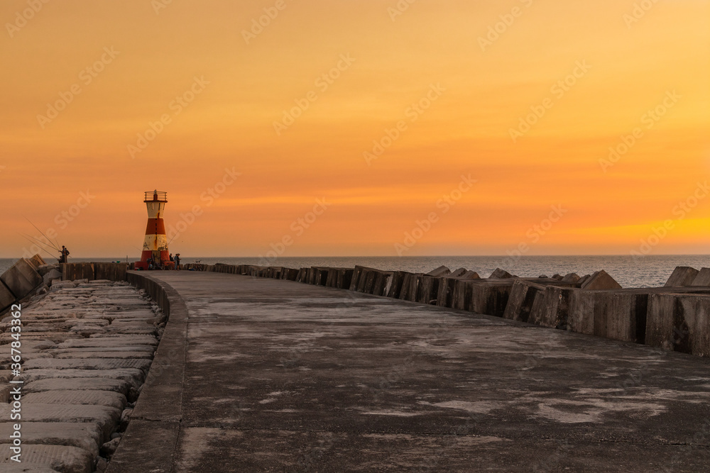 Fantastic sunsets over the Atlantic Ocean, while a group of fishermen fish by the lighthouse. Fantastic sunsets over the Atlantic Ocean, while a group of fishermen fish by the lighthouse.