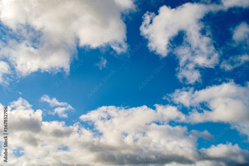 Naklejka premium Shining sun at clear blue sky