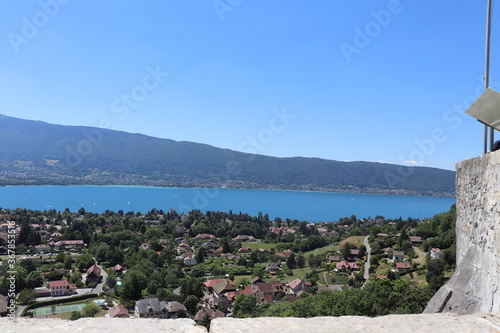 Le lac d'Annecy vu depuis le château de Menthon, ville de Menthon - Saint Bernard, département Haute Savoie, France photo