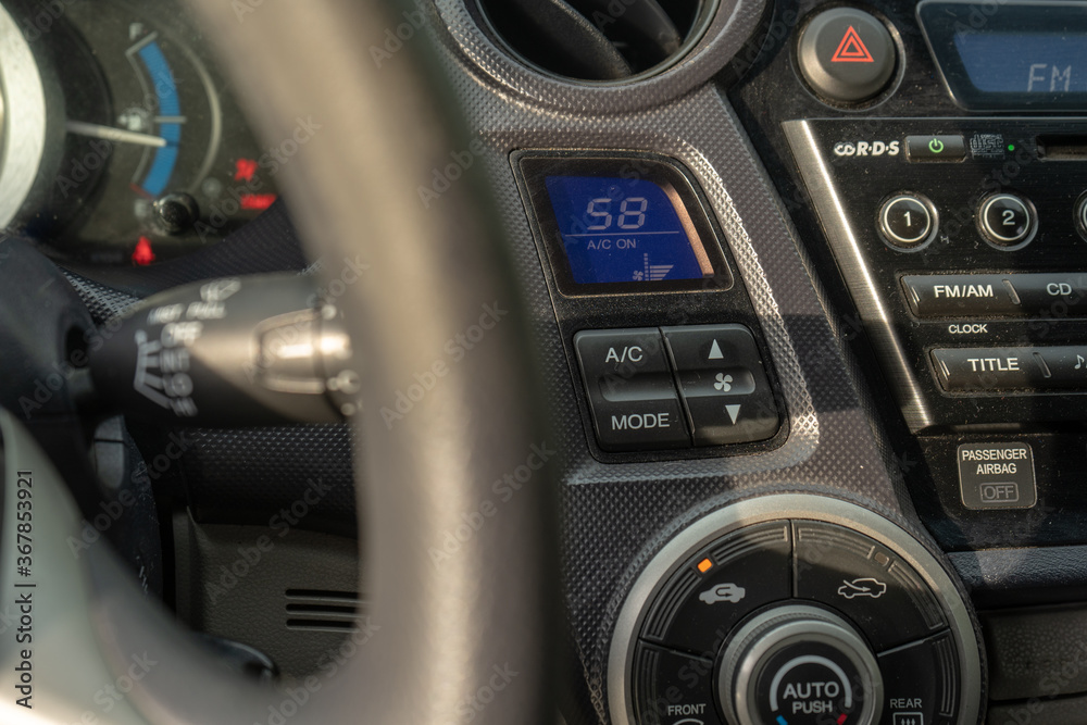 use air conditioner in car, climate control dashboard, switching temperature in vehicle