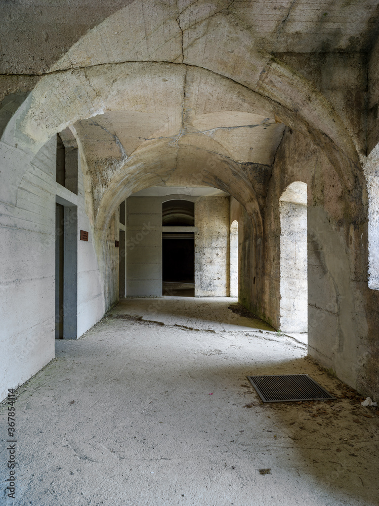 Obraz premium Architettura di un antico forte in cemento