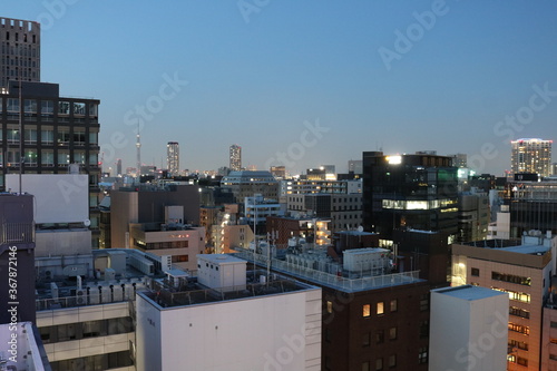 大都会東京の夜の街並み