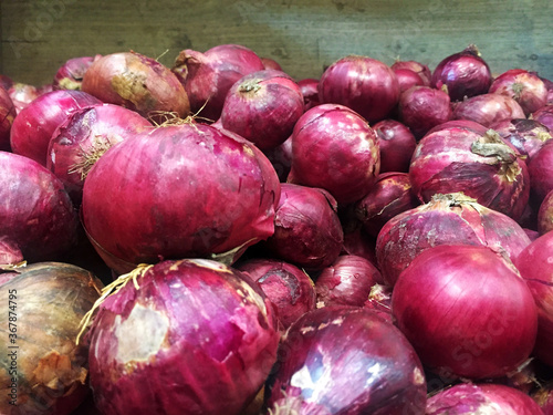 red onions in market