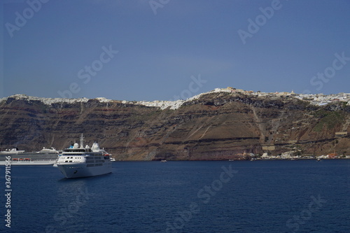 the town on the cliff and the ferry, Santorini island in Greece, Europe © Hirotsugu
