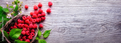 Photos Raspberry on wooden board