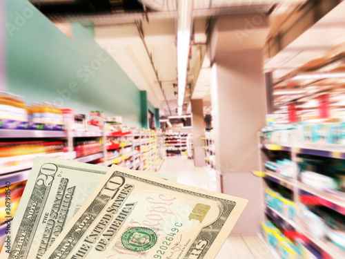 Supermarkt und Dollar Geldscheine