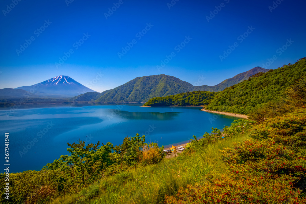 lake and Fuji mountains