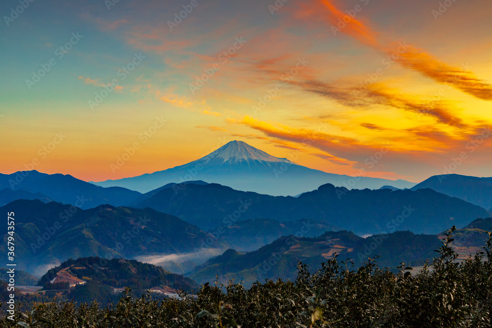 Obraz premium Beautiful sunrise at Mount Fuji