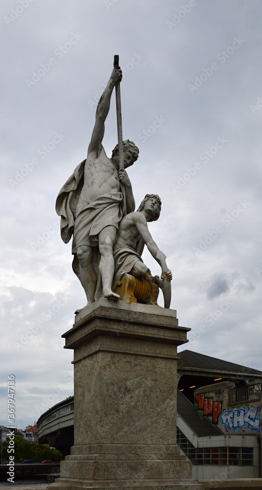 Fototapeta premium Statue in Kreuzberg, Berlin