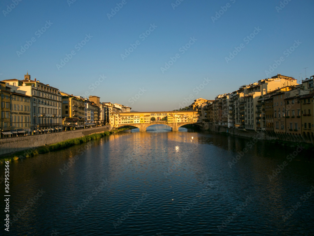 Italia, Toscana, Firenze. Il Ponte Vecchio al tramonto.