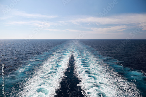 Fotografiet Trail of beautiful and clear water from cruise ship in Caribbean Sea in summer t