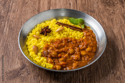 クスクスとひよこ豆のカレー Curry with chickpeas and couscous