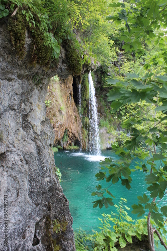 Fototapeta Naklejka Na Ścianę i Meble -  Plitvice lakes, Croatia, natural waterfalls and streams of water in the park, landscape image