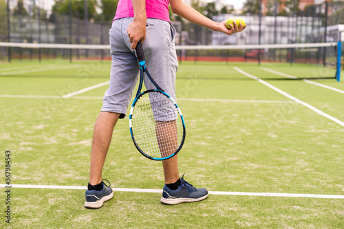 Male tennis player on the tennis court