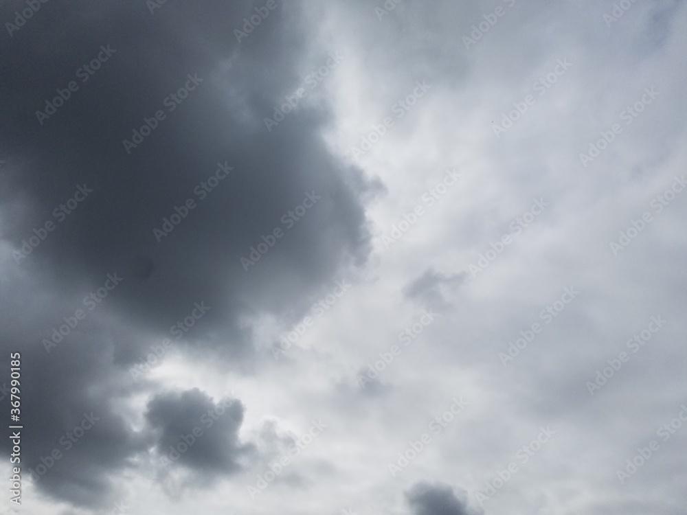 空・曇り・朝、昼・乱層雲（雨雲）・雲5割Sky, cloudy, morning, daytime, stratus (rain cloud), cloud 50%