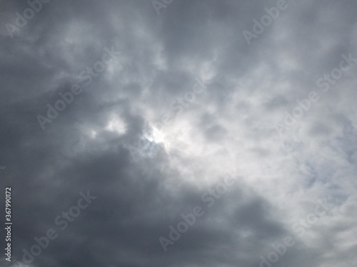 空・曇り・朝、昼・乱層雲（雨雲）・雲10割Sky, cloudy, morning, daytime, stratus clouds (rain clouds), 100% cloud
