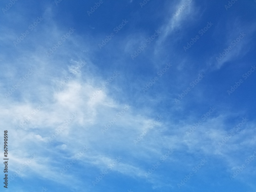 晴れ・青空（紺碧）・朝、昼・巻層雲（うす雲）・雲4割Sunny, blue sky (azure), morning, daytime, cirrus stratus (thin cloud), cloud 40%