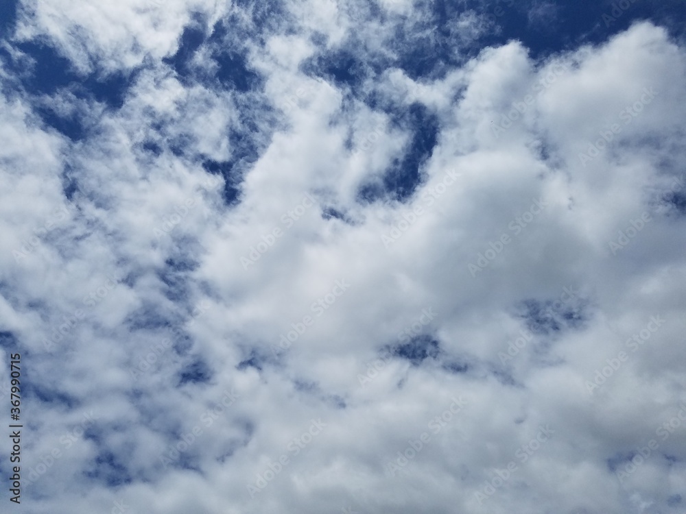 Naklejka premium 晴れ・青空（紺碧）・朝、昼・高層雲（おぼろ雲）・雲8割・太陽（朝日） (2)Sunny, blue sky (azure), morning, daytime, high clouds (boro), clouds 80%, sun (Asahi) (2)