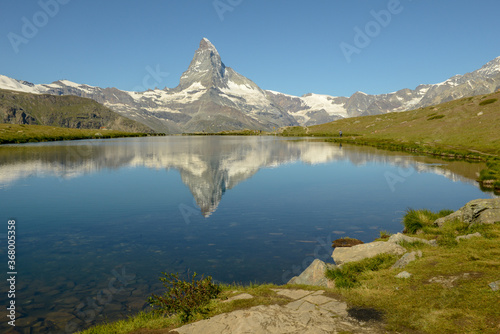 Fototapeta Naklejka Na Ścianę i Meble -  Lake Stellisee and mount Matterhorn at Zermatt on the Swiss Alps