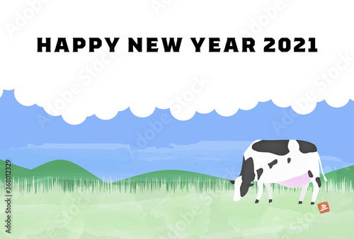 年賀状はがきテンプレート2021年丑年、牧場にいるホルスタインのイラスト