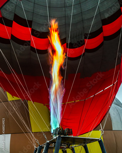 burner unit gasifies liquid propane, Hot air balloons landing