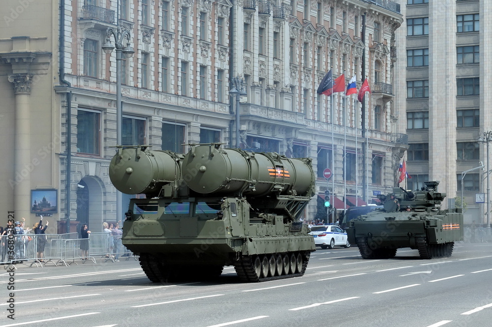 Φωτογραφία Military equipment on Mokhovaya Street in Moscow during the parade dedicated to