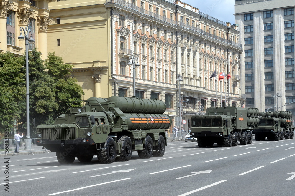 Φωτογραφία Military equipment on Mokhovaya Street in Moscow during the parade dedicated to