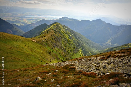 Piękna, górska panorama z przejścia Orlej Perci Tatr Zachodnich, Słowacja
