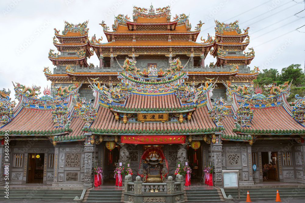 Fototapeta premium Exterior of Guandu Temple in Taipei, Taiwan 台湾・台北の寺院 關渡宮