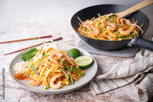 pan fried shrimp pad thai with lime