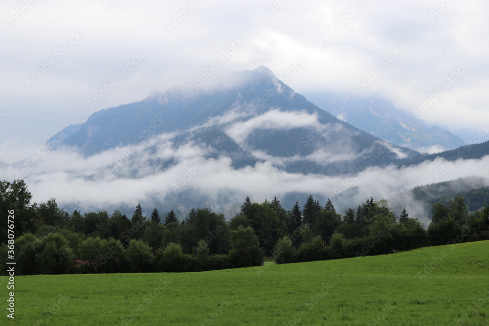 Fototapeta premium Berge, Alpen, Wolken, Wiese, Gipfel, Morgen, Berchtesgaden