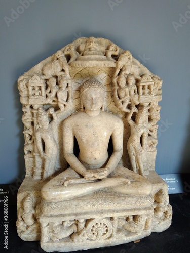 Buddha temple statue