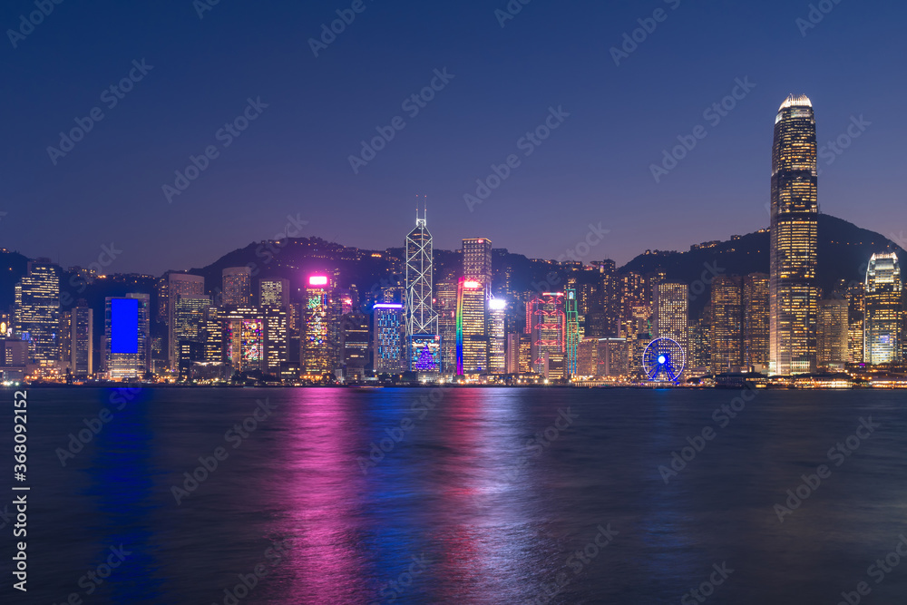 Fototapeta premium Hong kong downtown the famous cityscape view of Hong Kong skyline from Kowloon side at Hong Kong