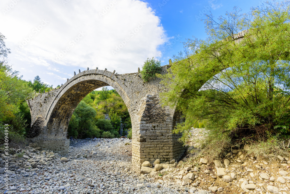 Plakida-Kalogeriko bridge. It is a three-stringer bridge that was built in
1814. It is one of the
few three-stringer bridges that exist.