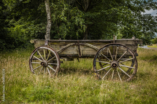 old wagon wheel photo