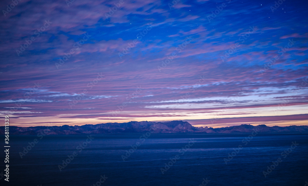 Fototapeta premium atardecer azul en bahía de kino sonora 