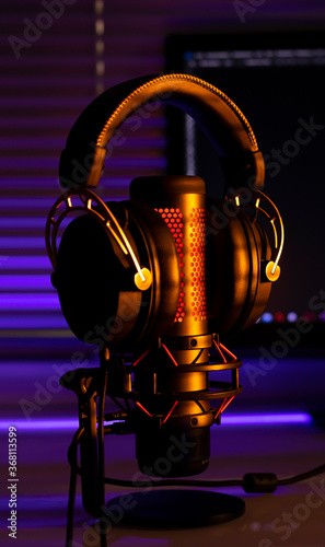Gaming headphones with mirk...