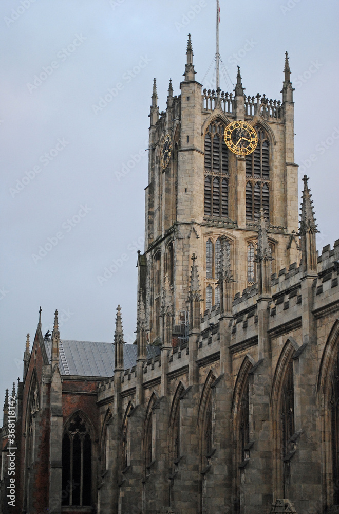 Obraz premium Ornate Stone Gothic Church with Tower & Public Clock