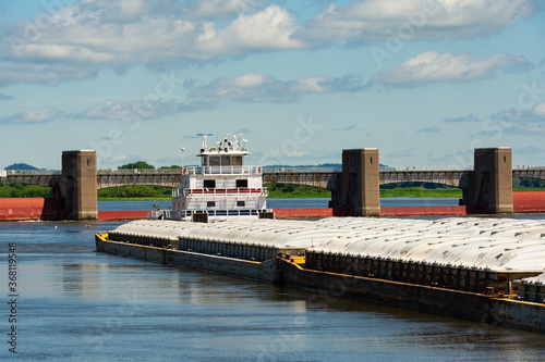 Fotografia Barge on the Mississippi River