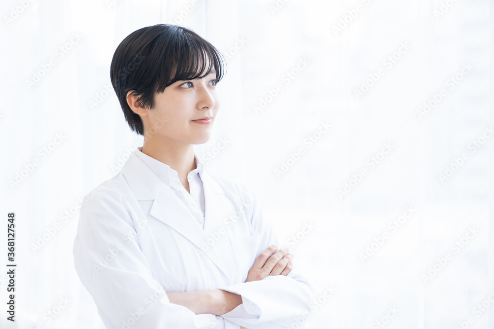 白衣の女性 白衣の女性