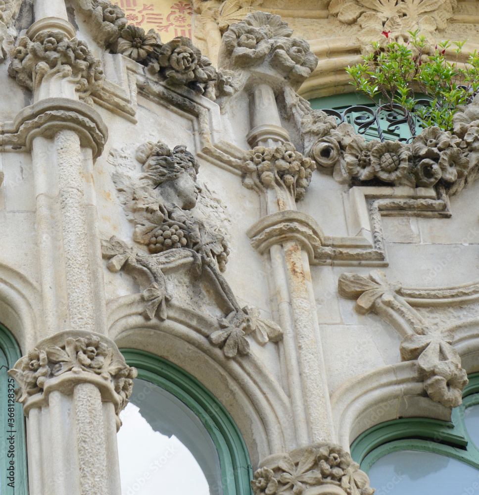 Detalles en los edificios europeos y sus balcones.
