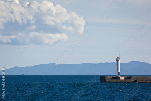 鹿児島市谷山の防波堤と灯台