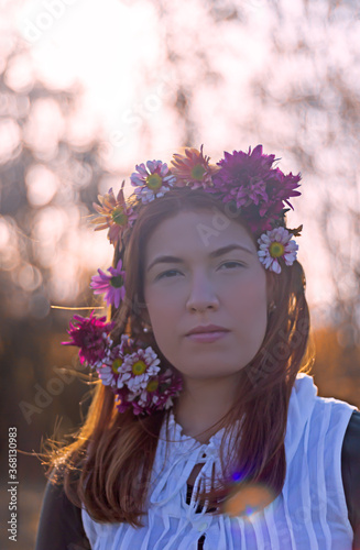 portrait of a girl in a wreath of flowers © Aline Rosa