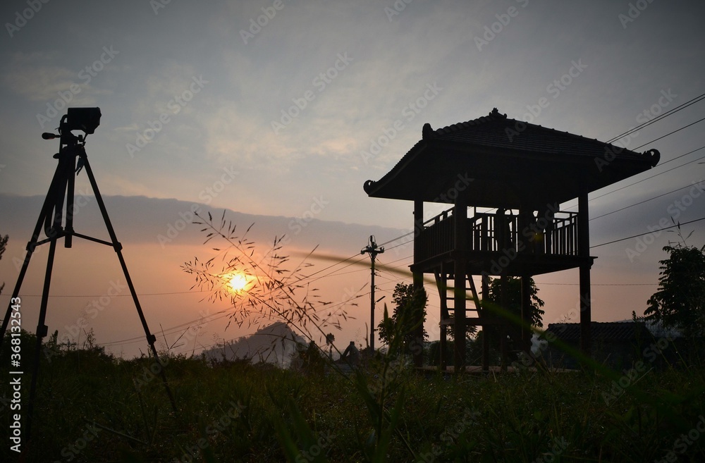 Naklejka premium sunset in the countryside